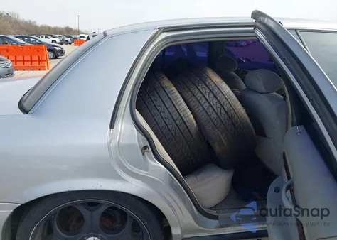 1999 Mercury Grand Marquis Gs z USA, uszkodzony, nr VIN 2MEFM74W9XX680268